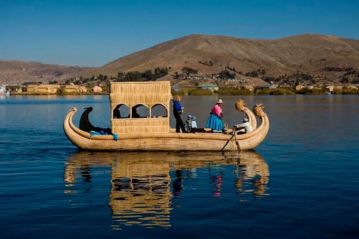 Islas flotantes de los Uros, Amantani y Taquille
